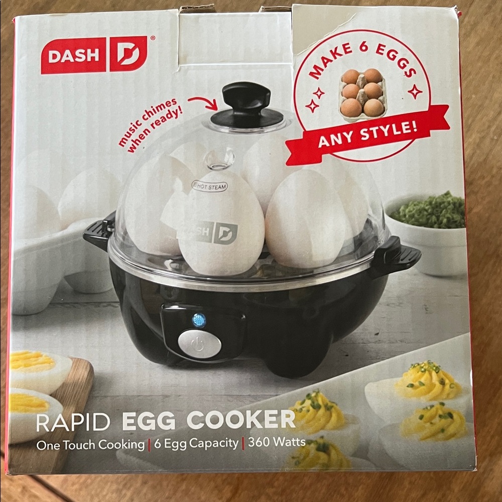 Dash Rapid Egg Cooker in Black with Clear Lid